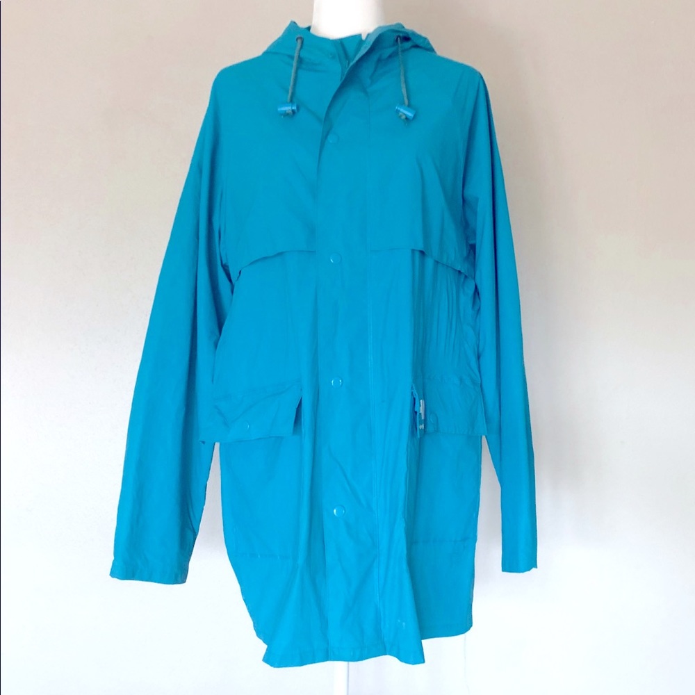 Helly Hanson: long rain coat